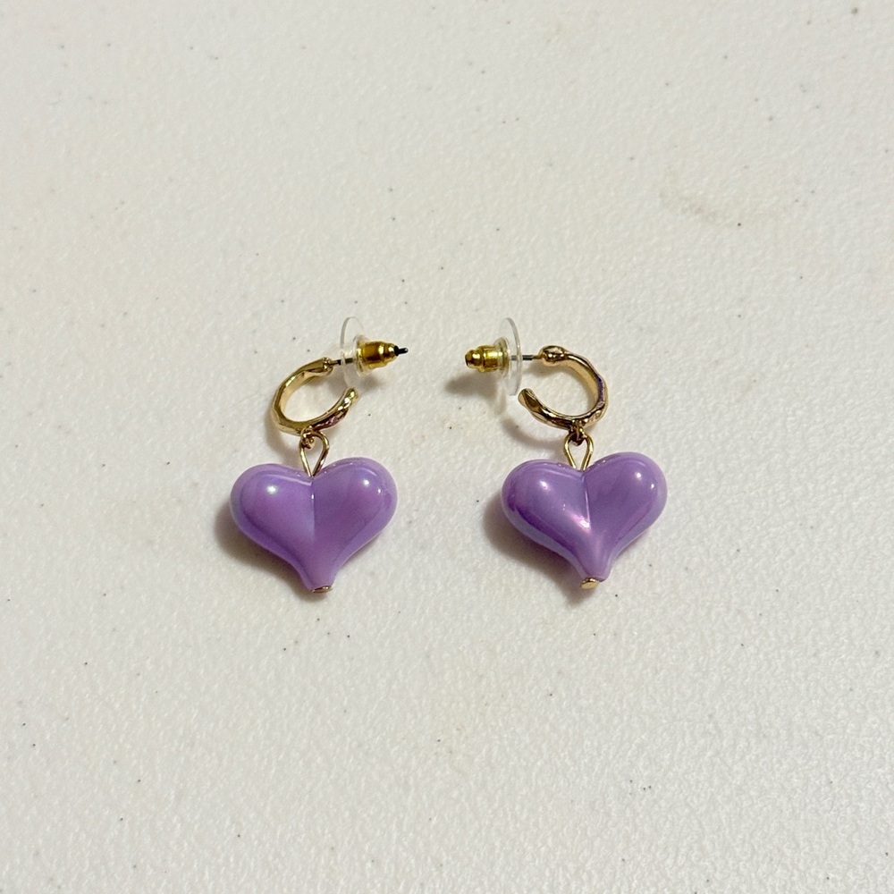 ⚜️ Gold and Lavender Heart Earrings - Picture 7 of 7
